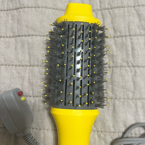 The single shot round blow-dryer brush - Picture 2 of 4
